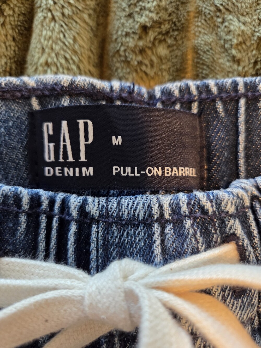 GAP Pull-On Soft Barrel Jeans. - Picture 2 of 4